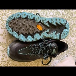 Hoka One SpeedGoat GTS